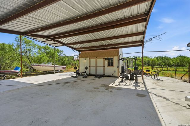 104 County Road 4637, Hondo, TX 78861