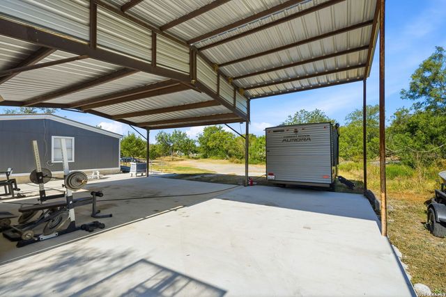 104 County Road 4637, Hondo, TX 78861
