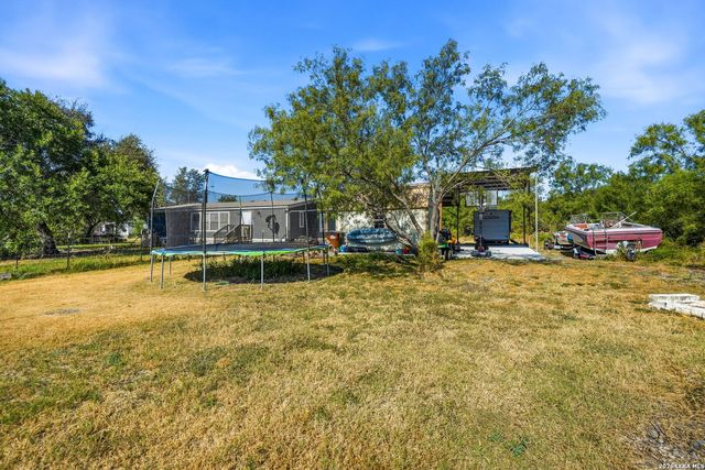 104 County Road 4637, Hondo, TX 78861