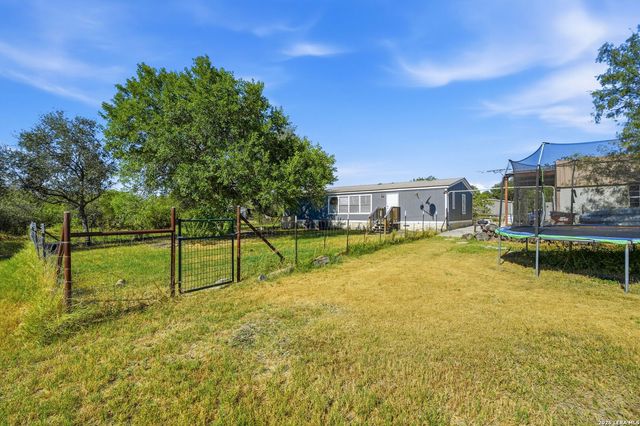 104 County Road 4637, Hondo, TX 78861