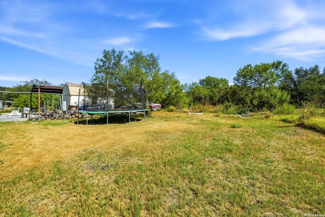 104 County Road 4637, Hondo, TX 78861