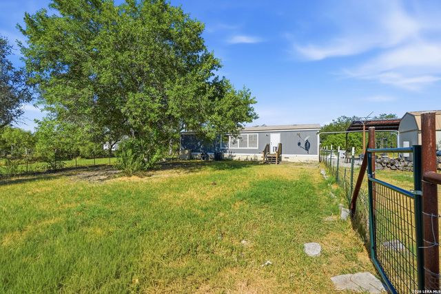 104 County Road 4637, Hondo, TX 78861