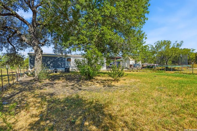 104 County Road 4637, Hondo, TX 78861