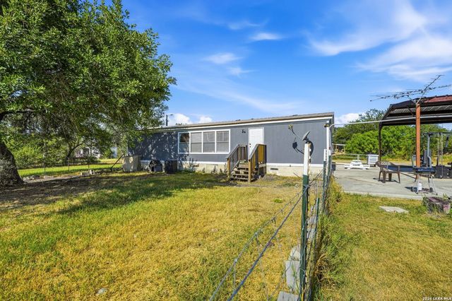 104 County Road 4637, Hondo, TX 78861