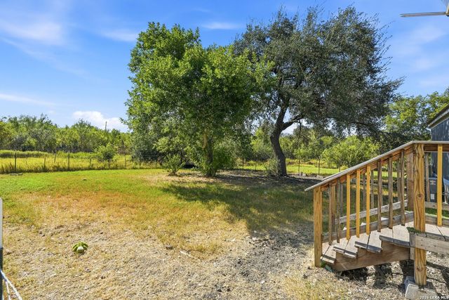 104 County Road 4637, Hondo, TX 78861