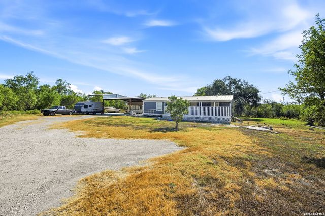 104 County Road 4637, Hondo, TX 78861