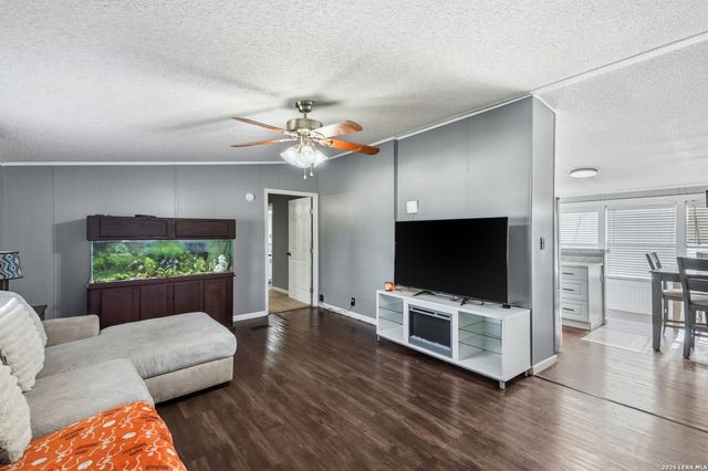 104 County Road 4637, Hondo, TX 78861