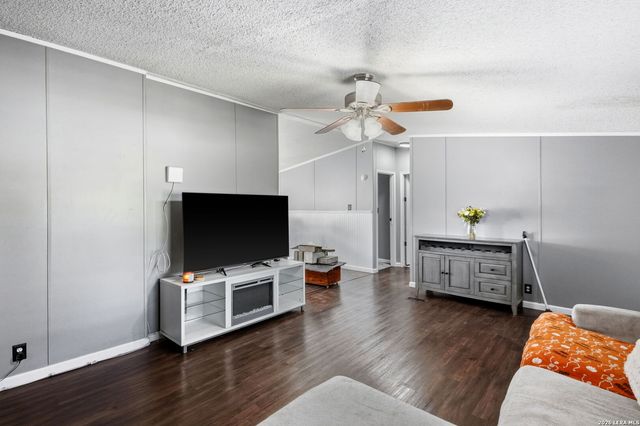 104 County Road 4637, Hondo, TX 78861