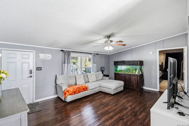 104 County Road 4637, Hondo, TX 78861