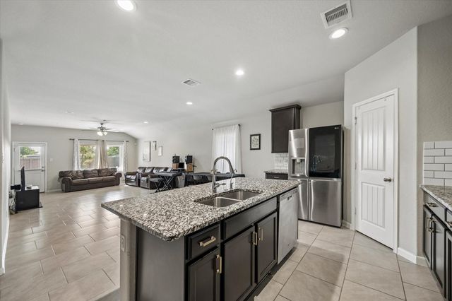 7542 Highland Chase Drive, Richmond, TX 77407