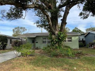5725 3RD AVENUE N, St Petersburg, FL 33710