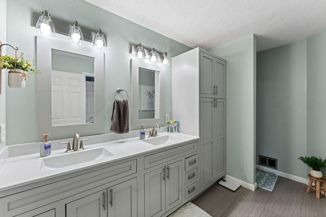 1208 Timber Way, Stillwater, MN 55082