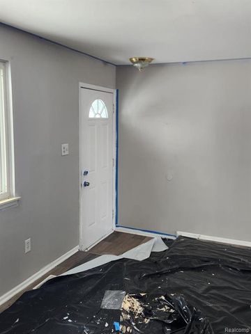 15587 Oakbrook Street, Romulus, MI 48174