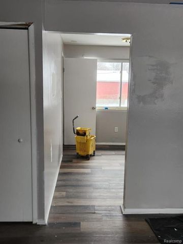 15587 Oakbrook Street, Romulus, MI 48174