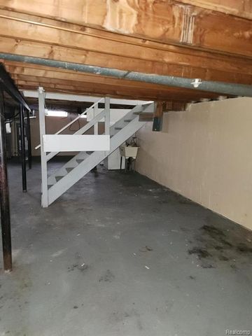 15587 Oakbrook Street, Romulus, MI 48174