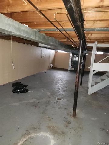 15587 Oakbrook Street, Romulus, MI 48174