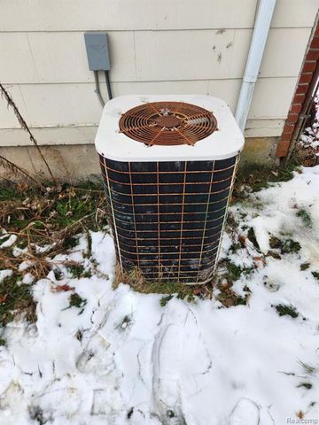 15587 Oakbrook Street, Romulus, MI 48174