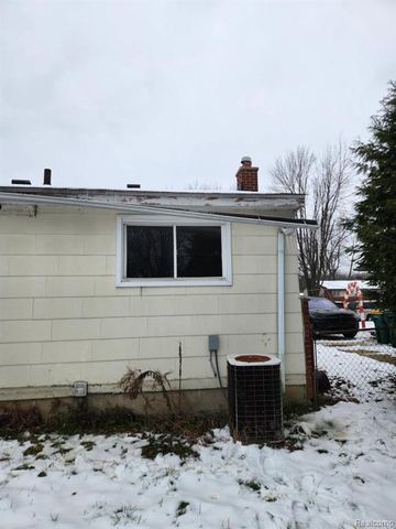 15587 Oakbrook Street, Romulus, MI 48174