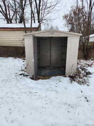 15587 Oakbrook Street, Romulus, MI 48174