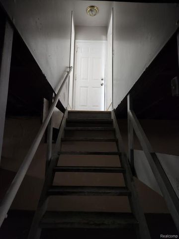 15587 Oakbrook Street, Romulus, MI 48174