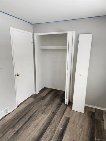 15587 Oakbrook Street, Romulus, MI 48174