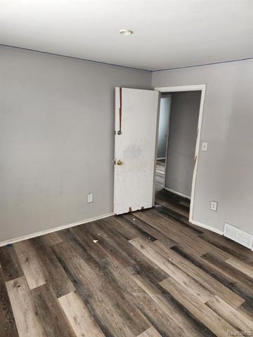 15587 Oakbrook Street, Romulus, MI 48174