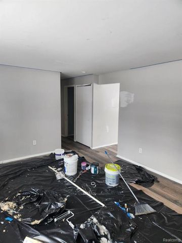 15587 Oakbrook Street, Romulus, MI 48174