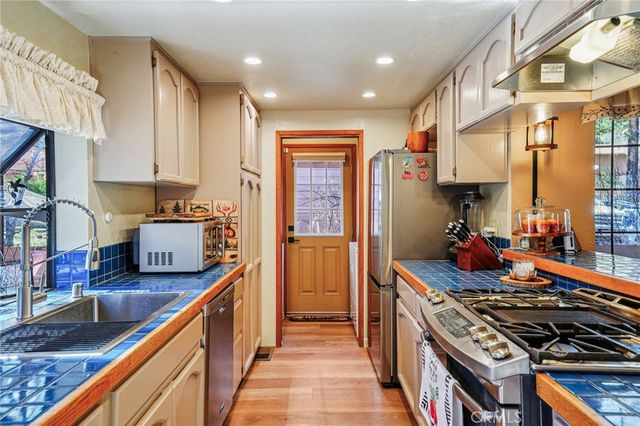 1847 Thrush Road, Wrightwood, CA 92397