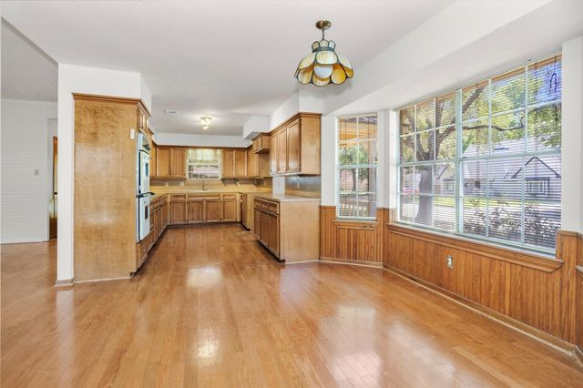 10 Brewster Street, Conroe, TX 77301