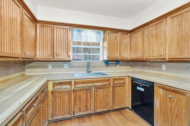 10 Brewster Street, Conroe, TX 77301