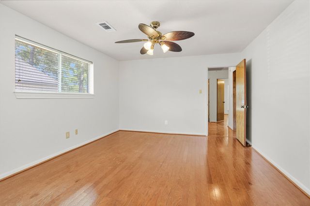 10 Brewster Street, Conroe, TX 77301