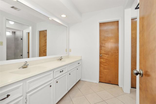 10 Brewster Street, Conroe, TX 77301