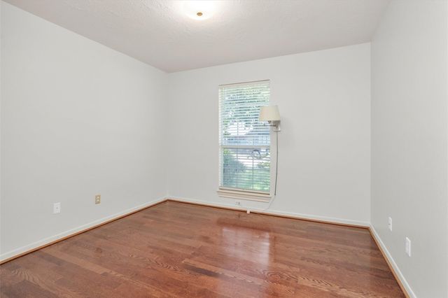 10 Brewster Street, Conroe, TX 77301