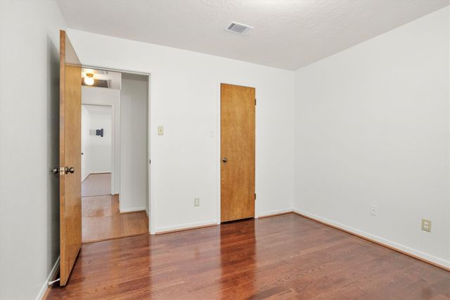 10 Brewster Street, Conroe, TX 77301