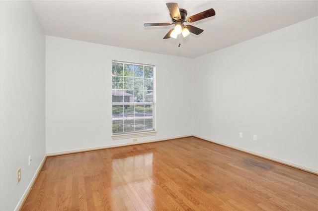 10 Brewster Street, Conroe, TX 77301