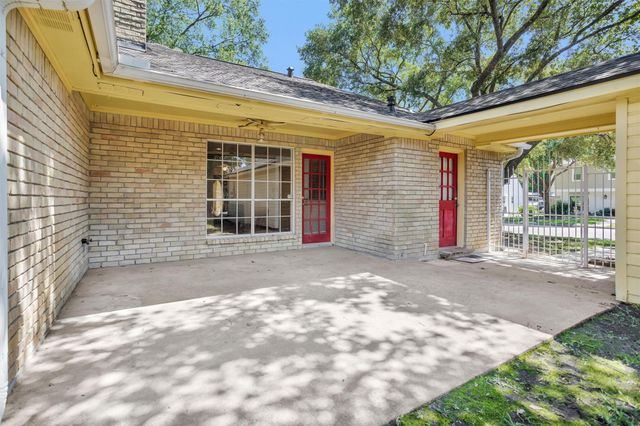 10 Brewster Street, Conroe, TX 77301