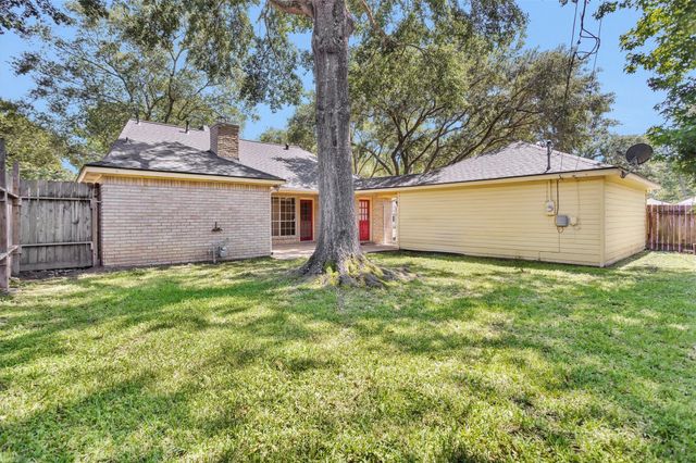 10 Brewster Street, Conroe, TX 77301