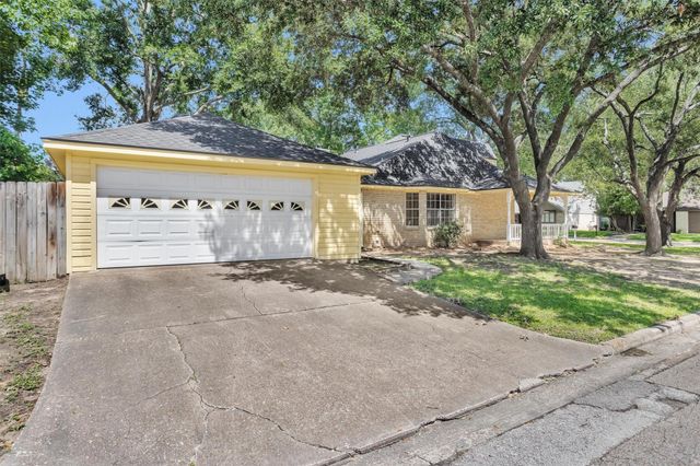 10 Brewster Street, Conroe, TX 77301