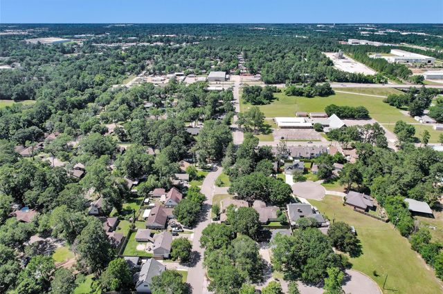 10 Brewster Street, Conroe, TX 77301