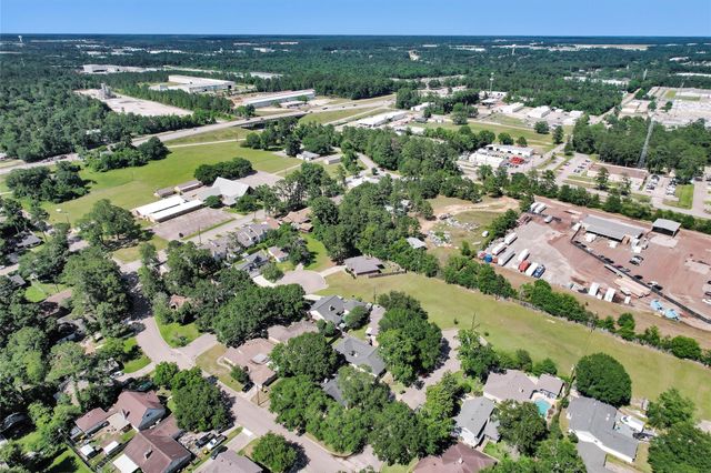 10 Brewster Street, Conroe, TX 77301