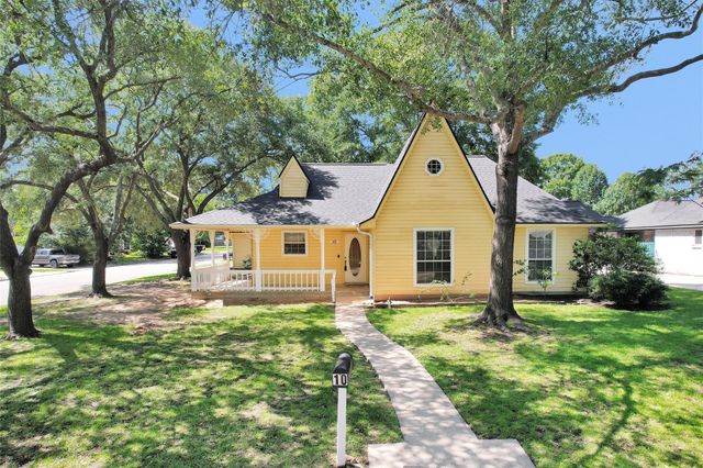 10 Brewster Street, Conroe, TX 77301
