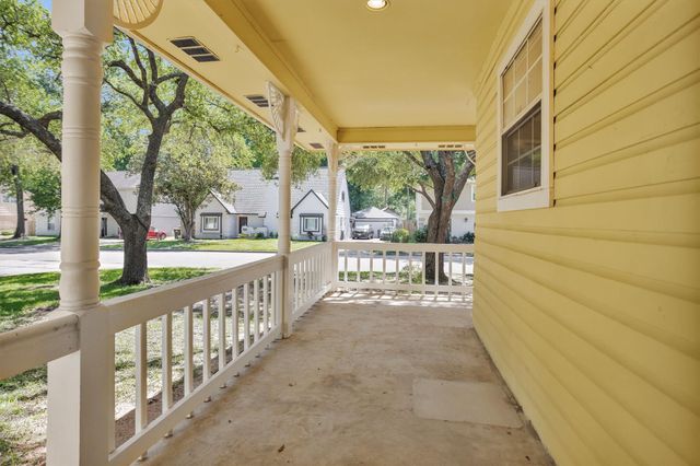 10 Brewster Street, Conroe, TX 77301