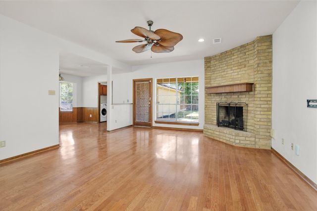 10 Brewster Street, Conroe, TX 77301