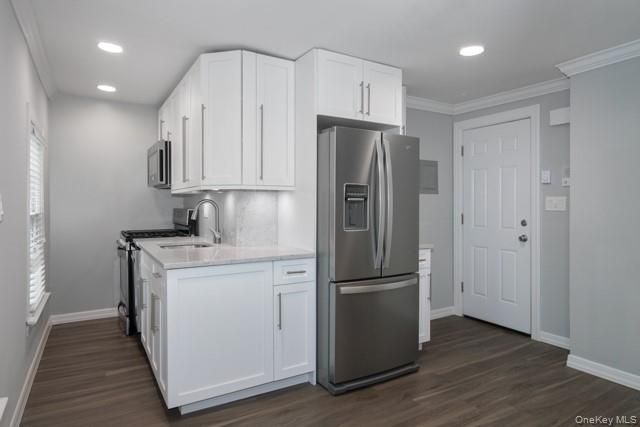 22 Park Avenue 7, Amityville, NY 11701
