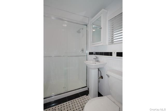 22 Park Avenue 7, Amityville, NY 11701