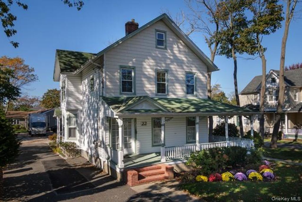 22 Park Avenue 7, Amityville, NY 11701
