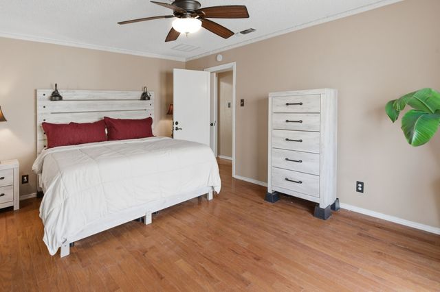 1025 Hampshire Lane, Carrollton, TX 75007