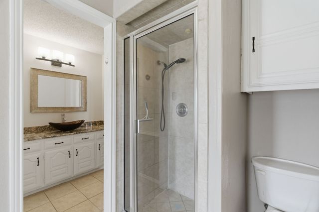 1025 Hampshire Lane, Carrollton, TX 75007