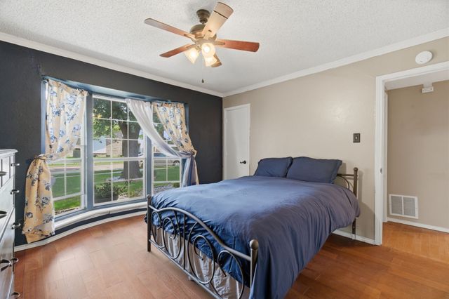 1025 Hampshire Lane, Carrollton, TX 75007