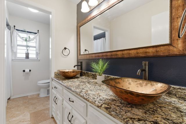 1025 Hampshire Lane, Carrollton, TX 75007